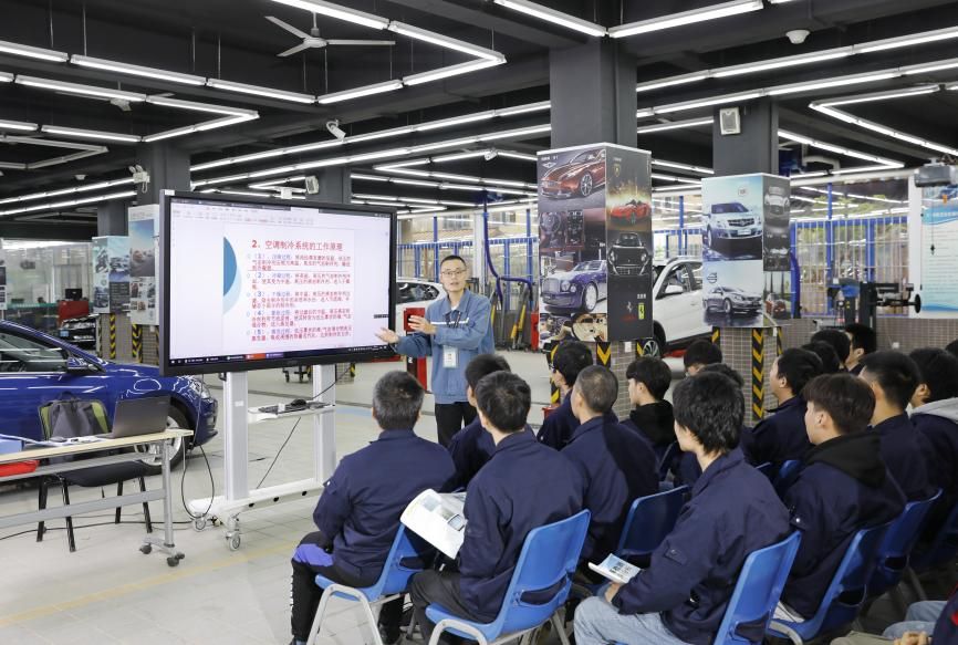 2026年機(jī)電與汽車工程學(xué)院專業(yè)簡(jiǎn)介 工程技術(shù)服務(wù)方向